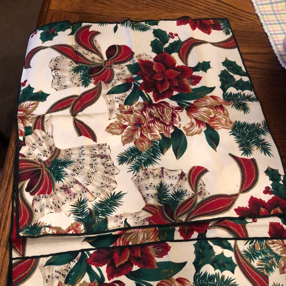 6 Christmas napkins - perfect condition- 100% cotton
